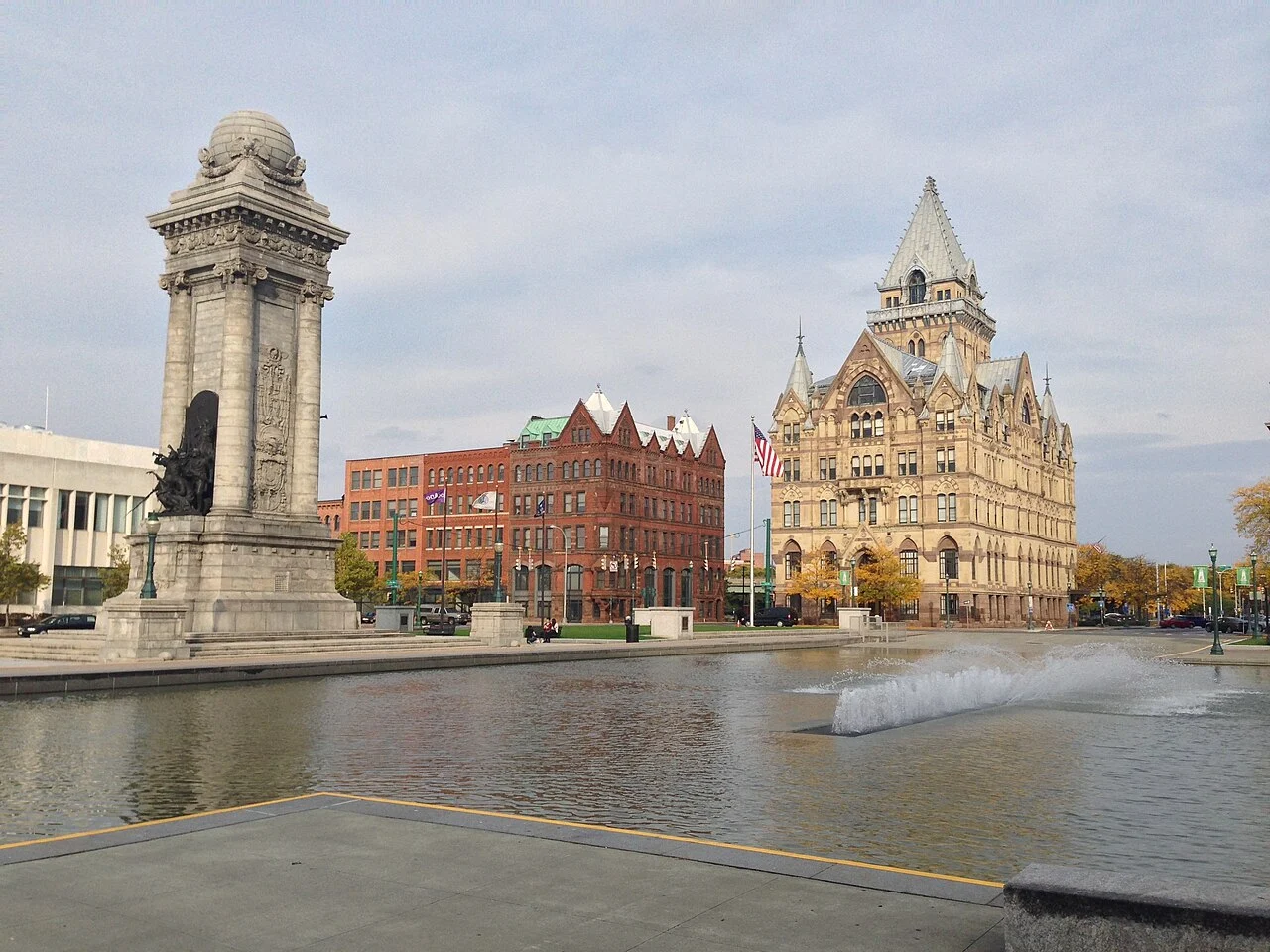 Clinton Square Soldiers and Sailors Monument with fountain in downtown Syracuse