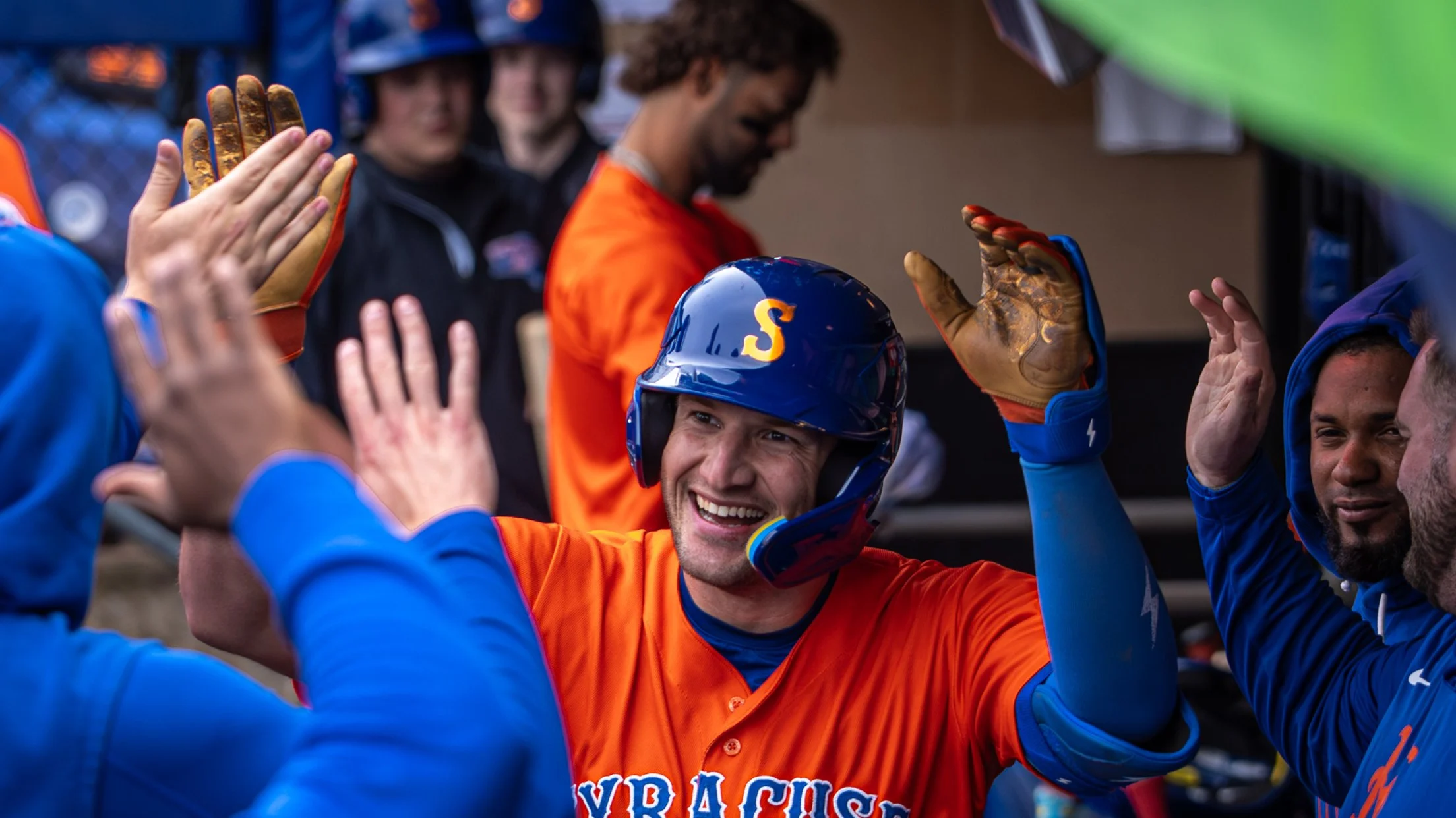 Syracuse Mets bat flip at NBT Bank Stadium