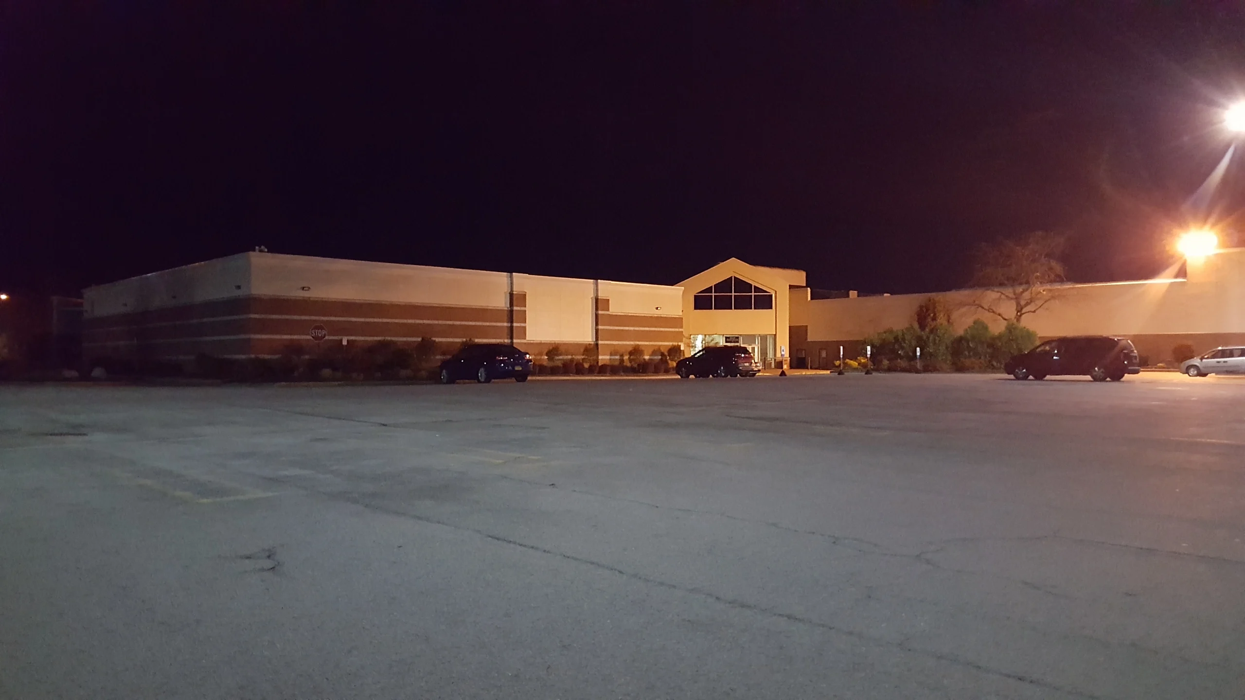 ShoppingTown Mall exterior in November 2017, before the final closure