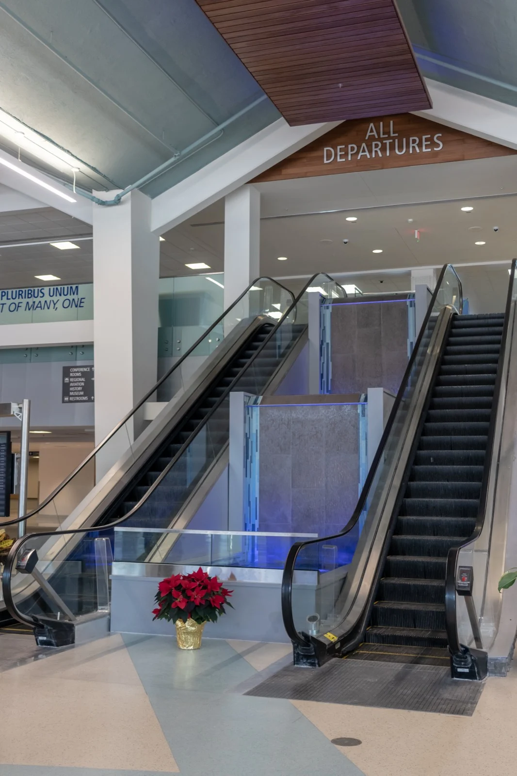 Syracuse Hancock Airport departures hall interior