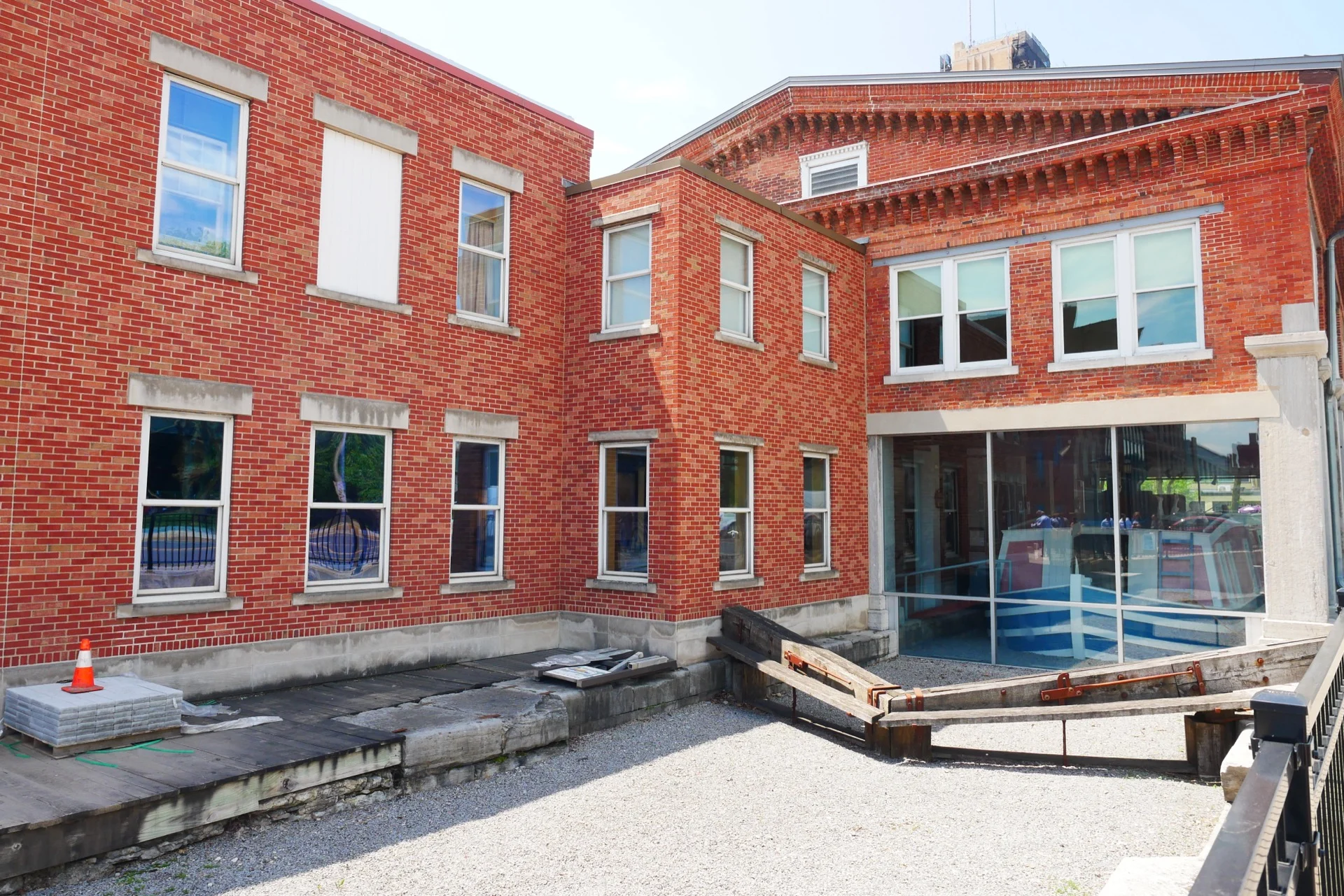 Exterior of the Erie Canal Museum at 318 Erie Boulevard East, Syracuse, occupying the 1850 Weighlock Building, the only surviving canal weighlock in the United States.