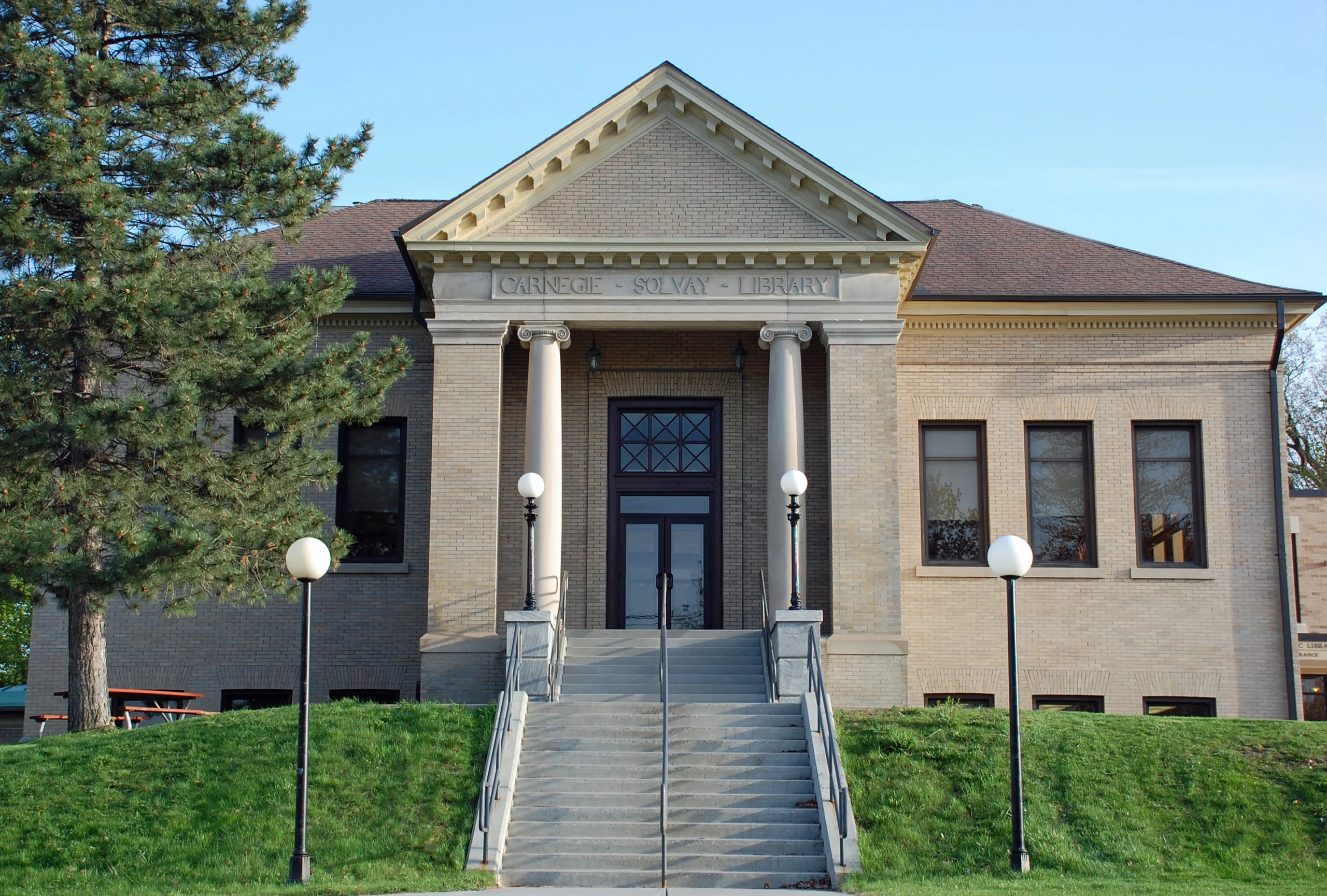 Front facade of the Carnegie Solvay Library with its name carved in stone above the columns