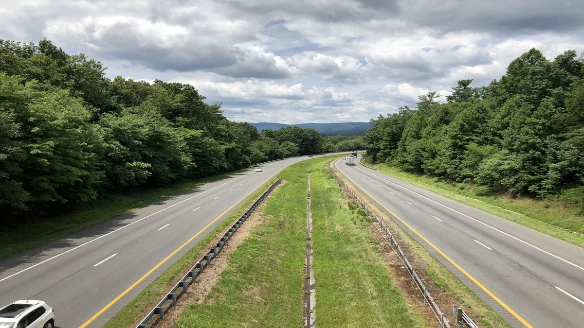 2019-06-25 12 44 01 View west along Interstate 64 from the overpass for Virginia State Route 690 (Greenwood Station Road) in Greenwood, Albemarle County, Virginia