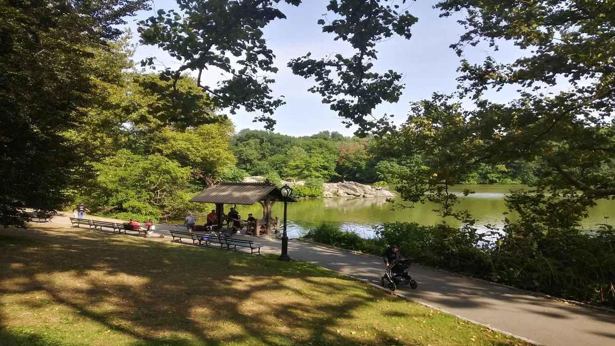 Central Park jazz band alongside The Lake 01