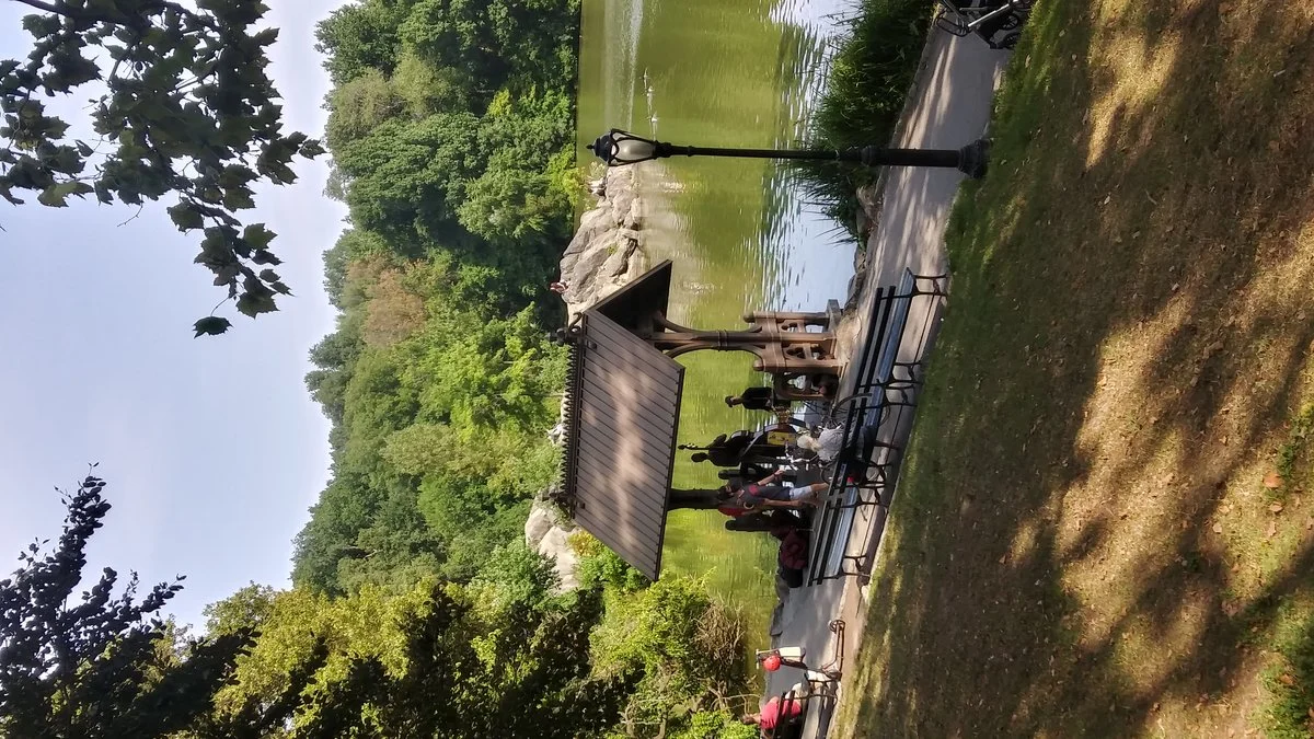 Central Park jazz band alongside The Lake 04